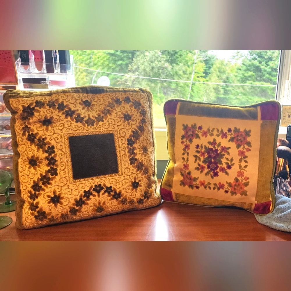 Pair of vintage pillows